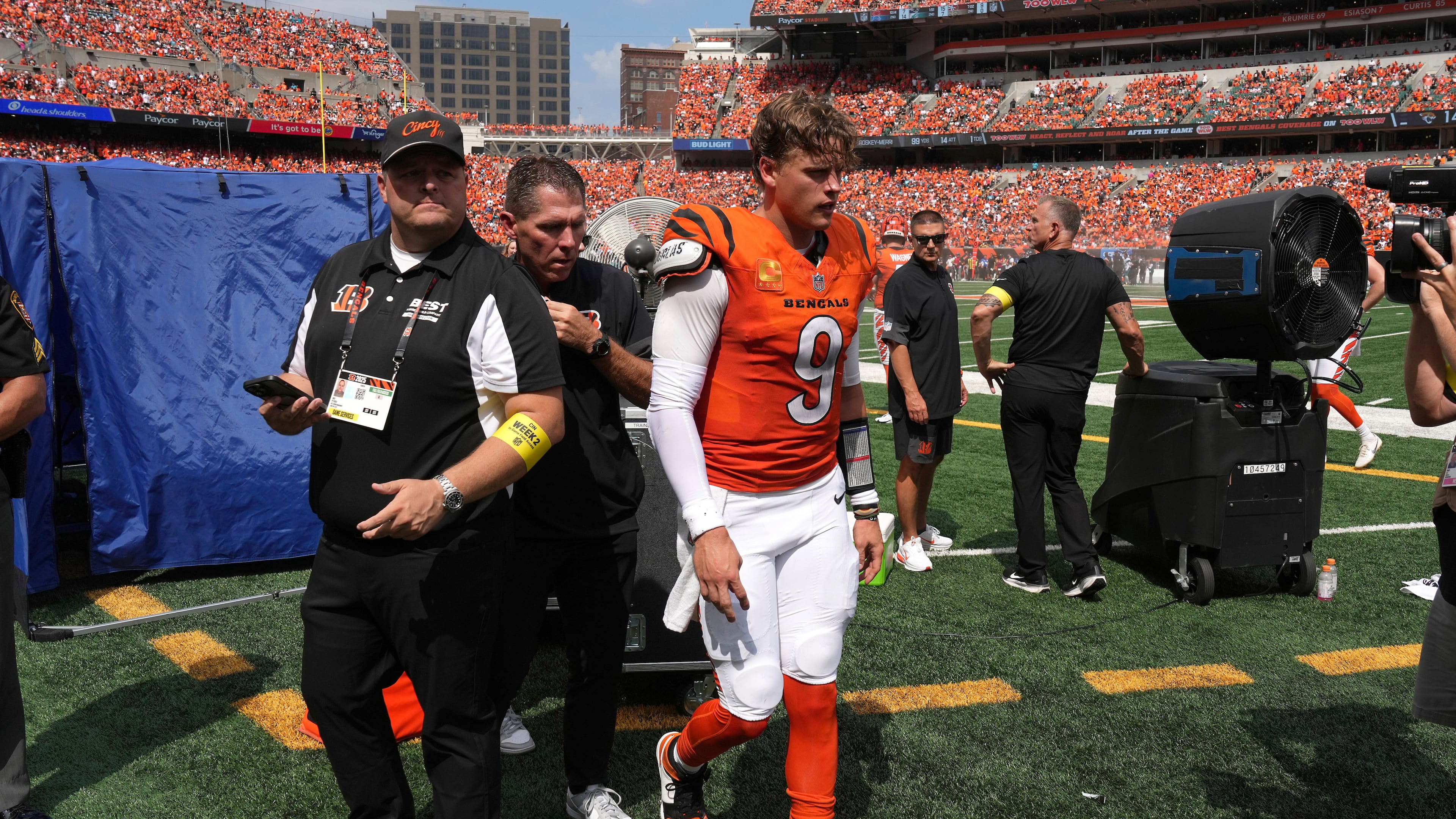 Cincinnati Bengals quarterback Joe Burrow, center, is exits the medical tent for the locker room after suffering an injury during the second quarter of an NFL football game against the Jacksonville Jaguars, Sunday, Sept. 14, 2025, in Cincinnati. (AP Photo/Kareem Elgazzar)