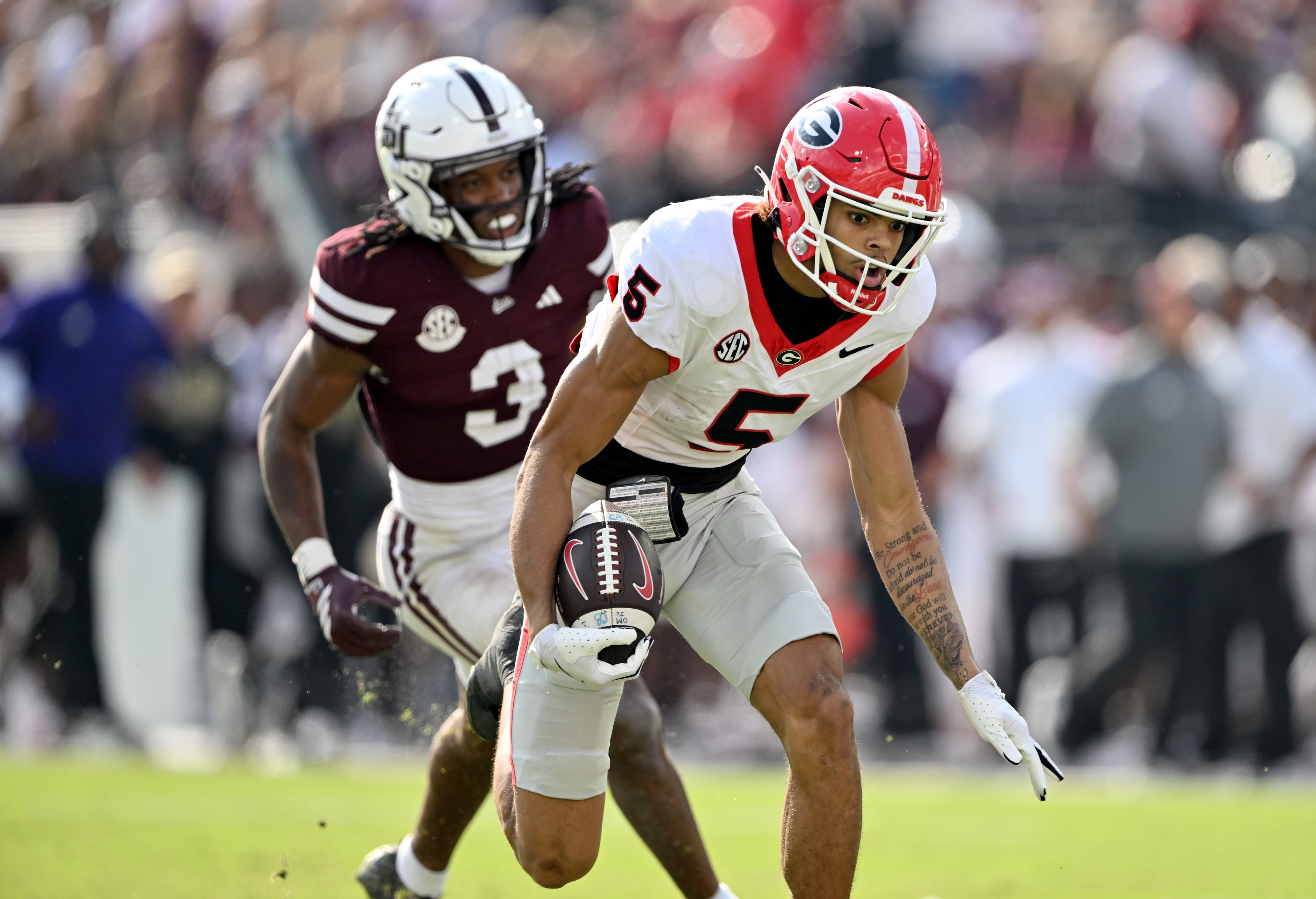 Georgia wide receiver Noah Thomas (5) eludes a tackle runs for a touchdown during the second half in an NCAA football game at Davis Wade Stadium, Saturday, November 8, 2025, in Starkville, Mississippi. Georgia won 41-21 over Mississippi State. (Hyosub Shin / AJC)