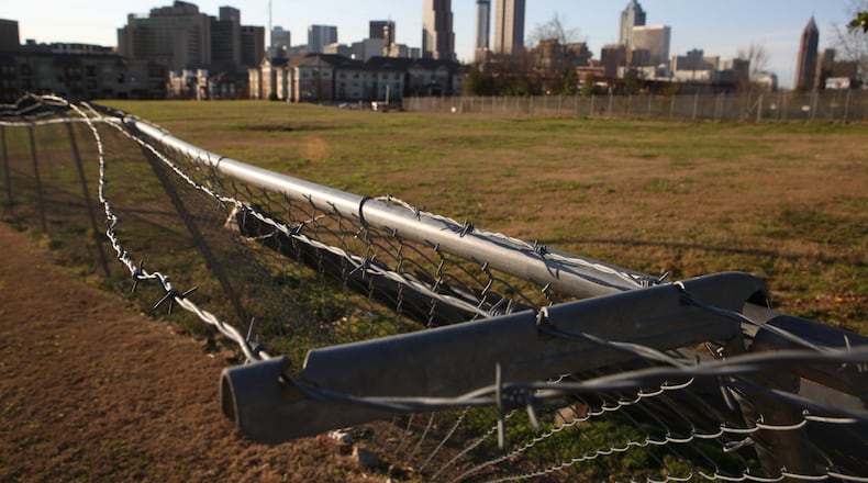 Developer The Integral Group will be able to acquire this and other vacant parcels of Atlanta housing authority land under the terms of a proposed settlement, the company’s attorney said. Atlanta Housing sued Integral in 2017 to block the sale, which did not require the developer to build affordable housing. (HENRY TAYLOR / HENRY.TAYLOR@AJC.COM)