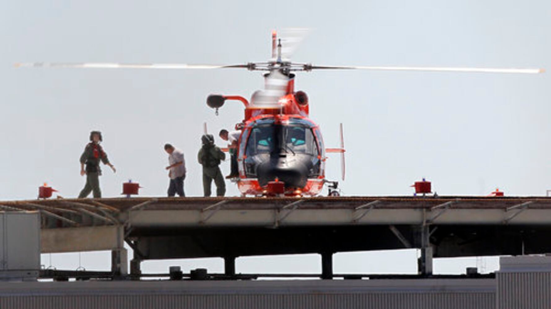 Oil rig explodes off Louisiana coast