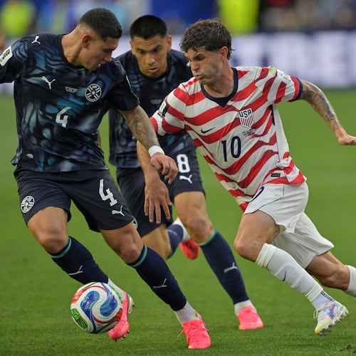 United States' Christian Pulisic (10) runs with the ball during the World Cup Group D soccer match between the United States and Paraguay in Inglewood, Calif., near Los Angeles, Friday, June 12, 2026. (AP Photo/Jayne Kamin-Oncea)
