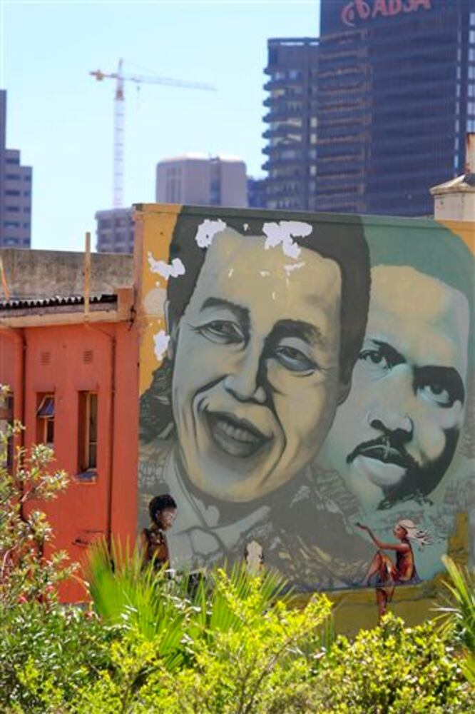 Artistic photos of Nelson Mandela around the world