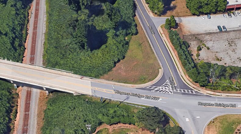Duluth will add a traffic signal at the intersection of Rogers Bridge Road and Main Street. (Google Maps)