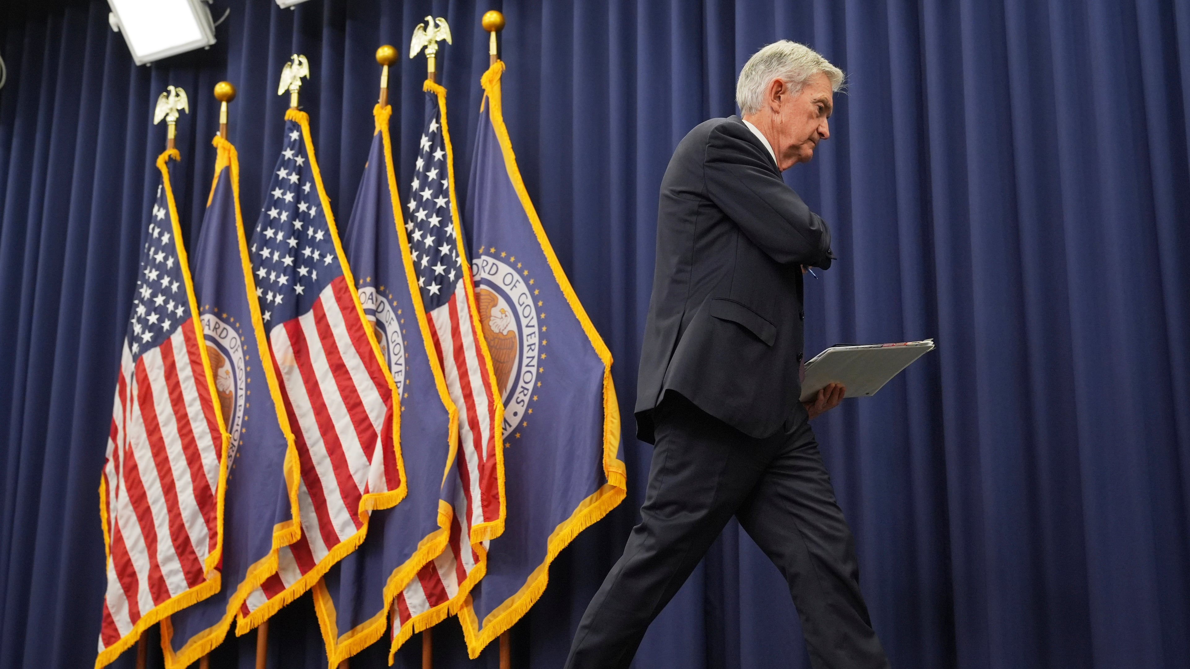Federal Reserve Chairman Jerome Powell walks off after a news conference following the Federal Open Market Committee meeting, Wednesday, Sept. 17, 2025, at the Federal Reserve Board Building in Washington. (AP Photo/Jacquelyn Martin)