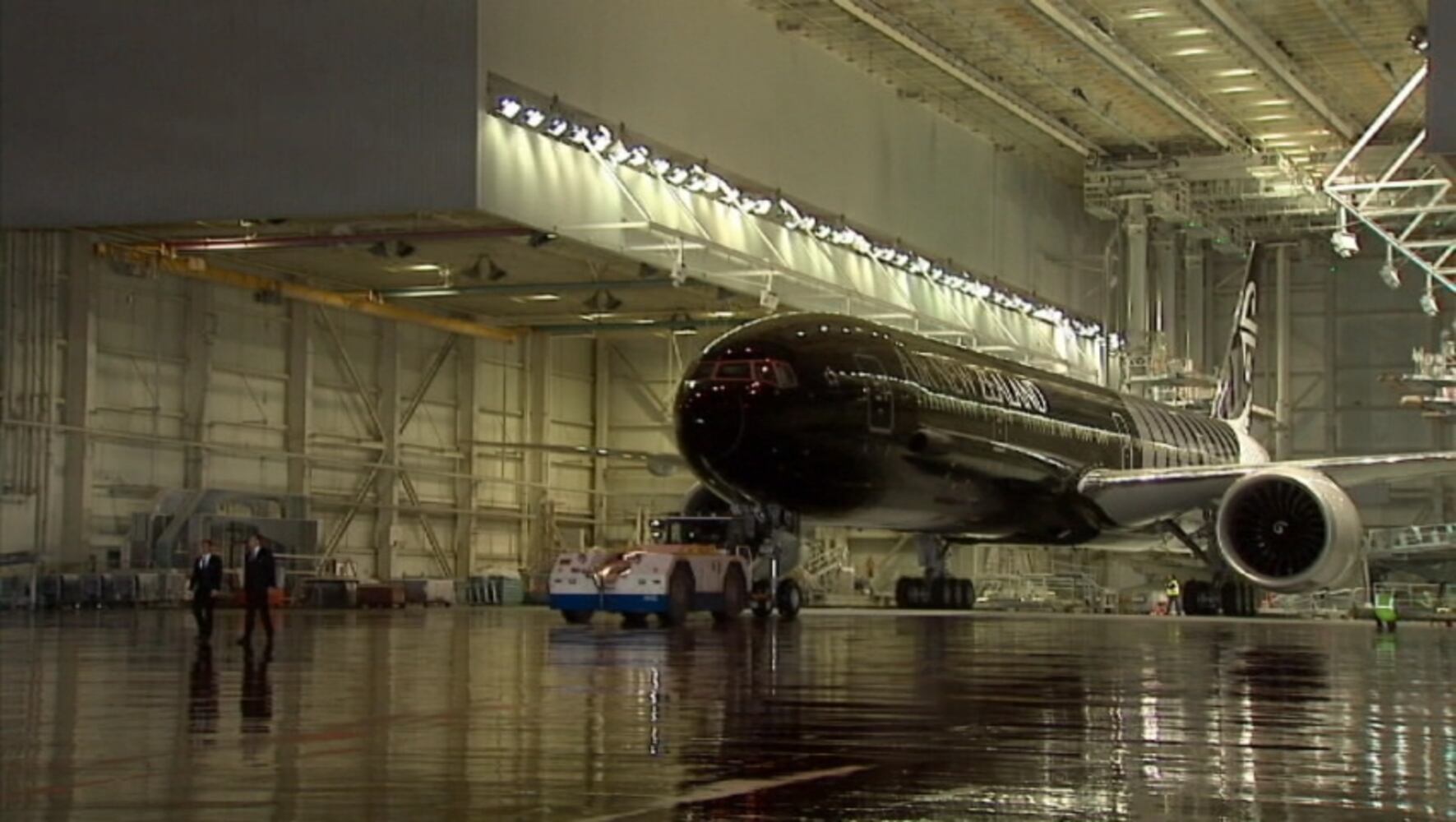 Boeing 777 painted black
