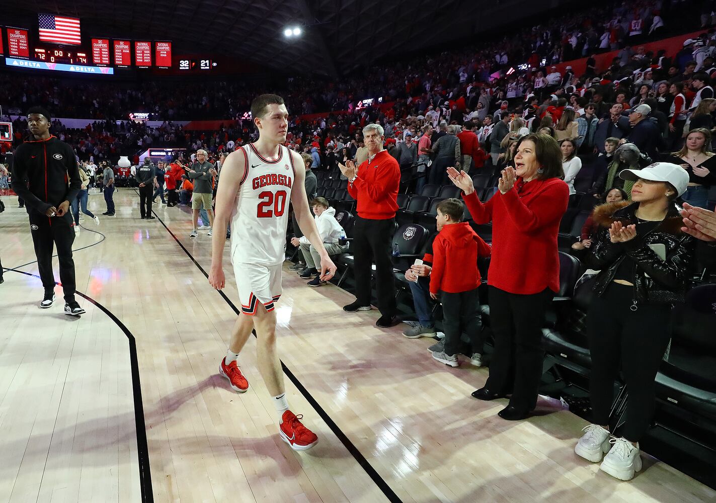 BULLDOGS BASKETBALL PHOTO