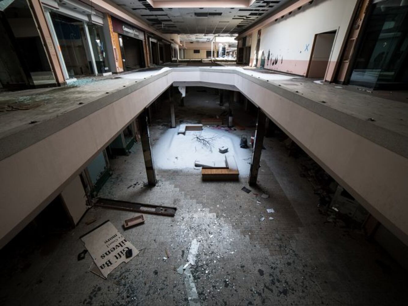 PHOTOS: Snow fills abandoned Ohio mall in eerie photos