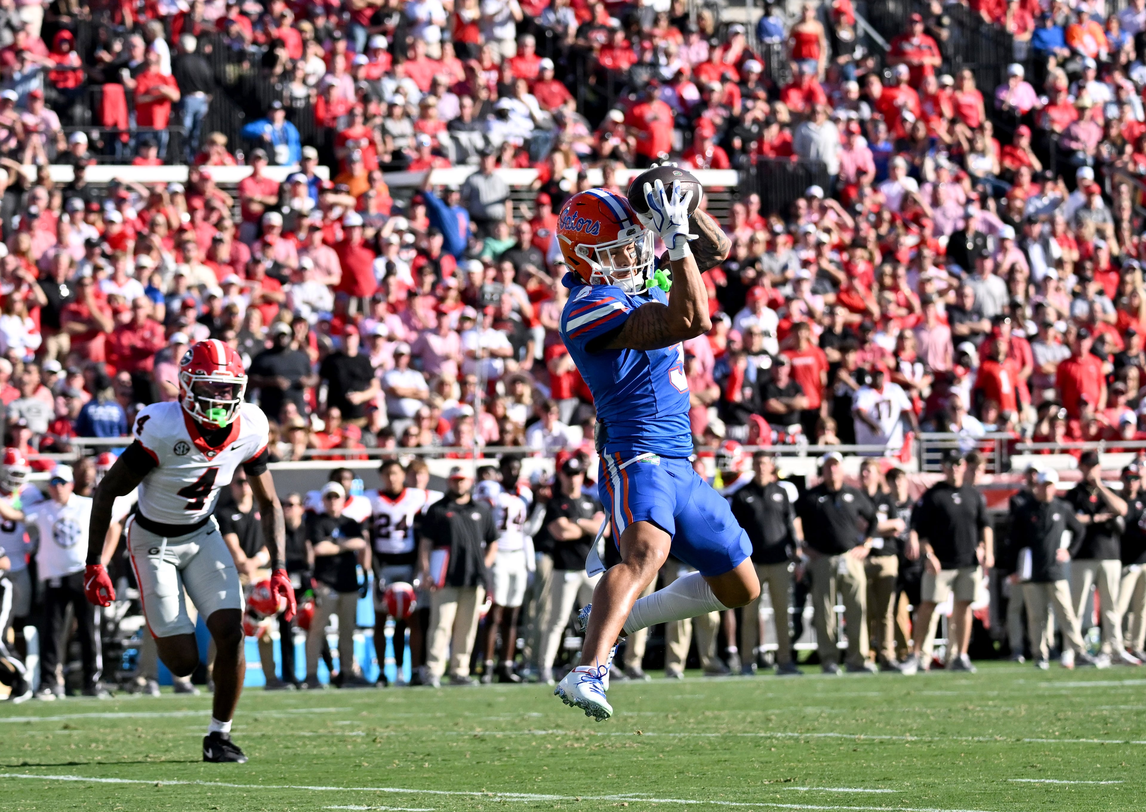 Florida wide receiver Eugene Wilson III (3) makes a catch during the first half in an NCAA football game, Saturday, November 1, 2025, Jacksonville, Fla. (Hyosub Shin / AJC)