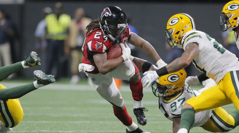 9/17/17 - Atlanta, GA -  Atlanta Falcons running back Devonta Freeman on a 2nd half run.  Atlanta Falcons vs Green Bay Packers.   The Falcons opened the roof for the Falcons season opener at Mecedes-Benz Stadium.   BOB ANDRES  /BANDRES@AJC.COM