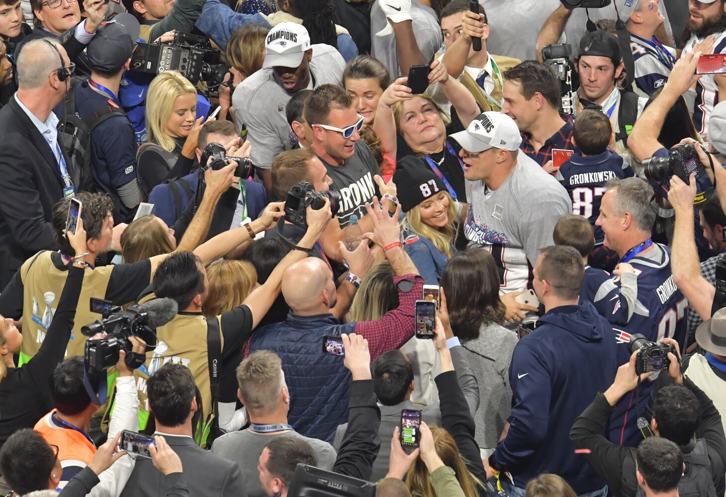 Photos: Patriots celebrate, Rams commiserate at Super Bowl