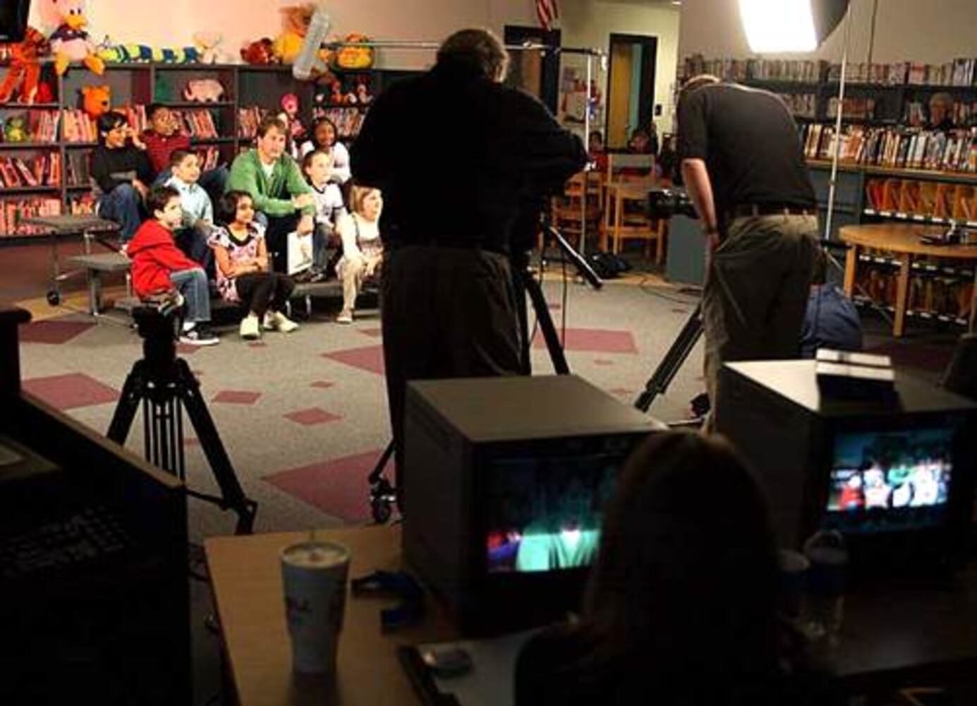 Jeff Foxworthy reads his new children's book to students in Alpharetta
