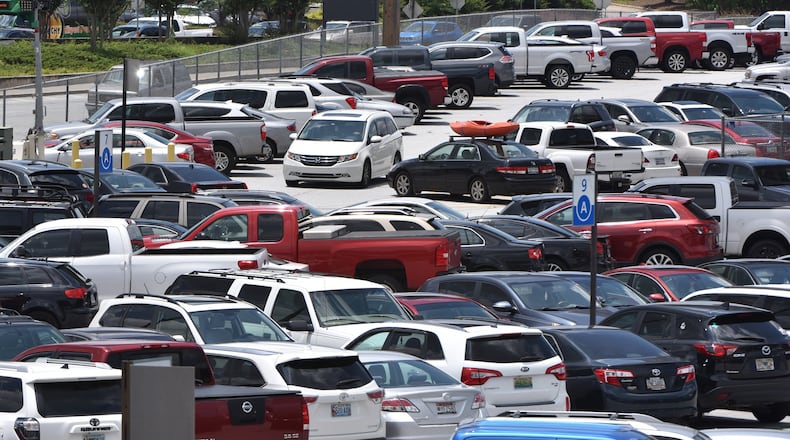 Hartsfield-Jackson International Airport parking. HYOSUB SHIN / HSHIN@AJC.COM