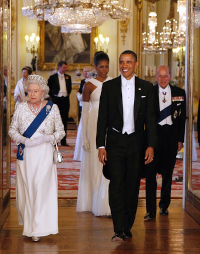 Obamas visit Buckingham Palace
