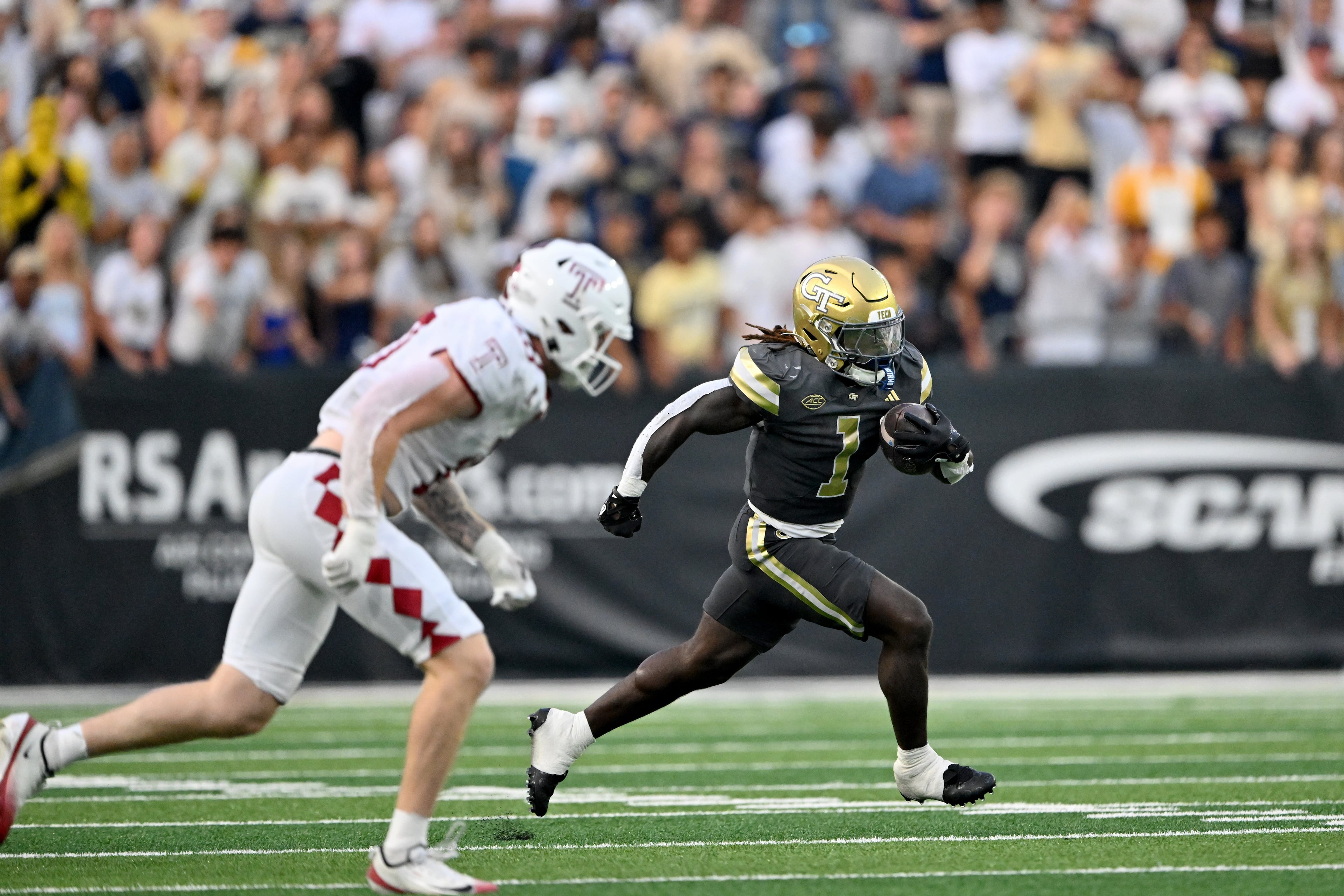 Georgia Tech running back Jamal Haynes (1) runs for a long firstdown during the second half of an NCAA college football game at Georgia Tech's Bobby Dodd Stadium, Saturday, November 20, 2025 in Atlanta. Georgia Tech won 45-24 over Temple. (Hyosub Shin / AJC)