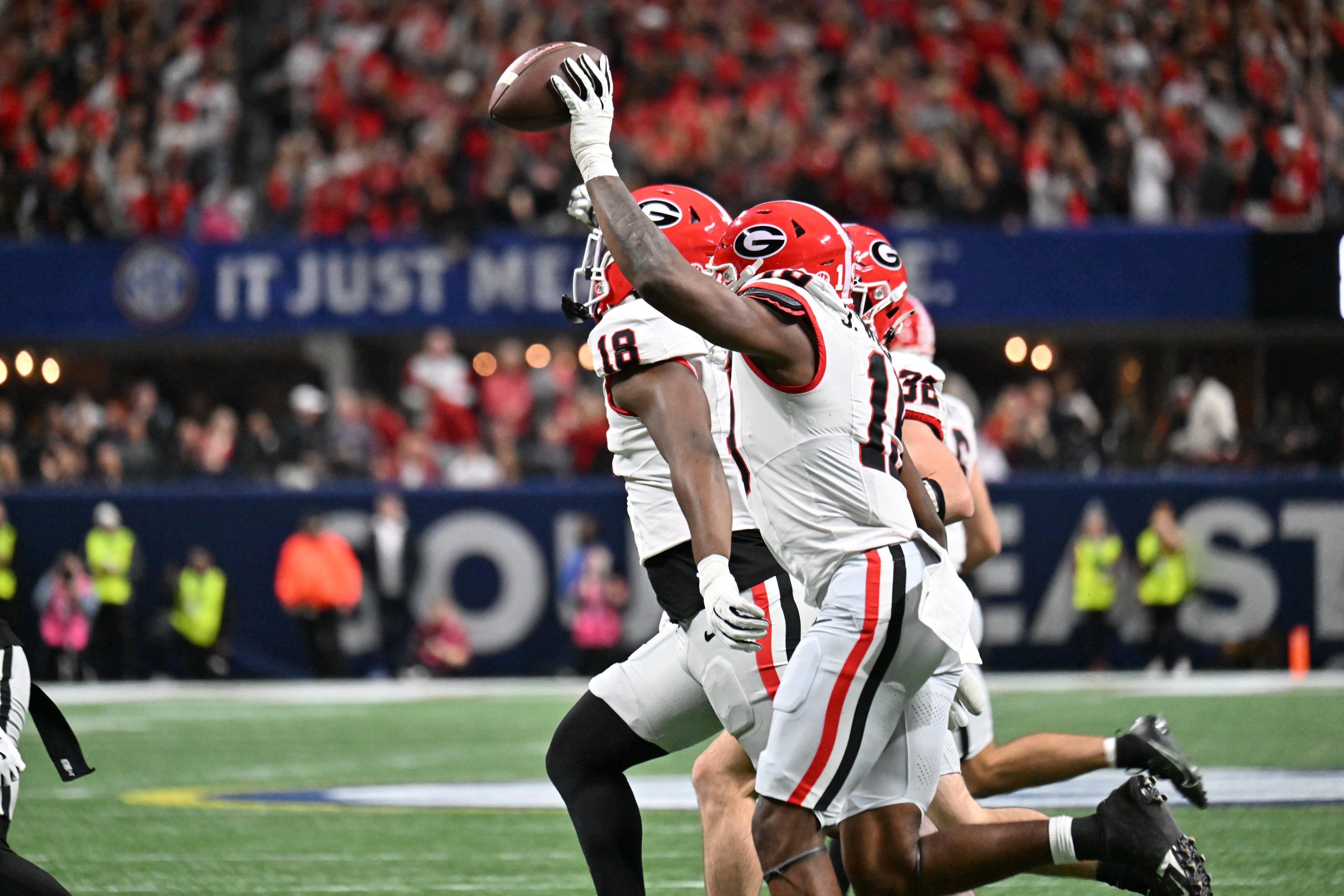 during the SEC Championship Game at Mercedes-Benz Stadium, Saturday, Dec. 6, 2025, in Atlanta. (Hyosub Shin / AJC)