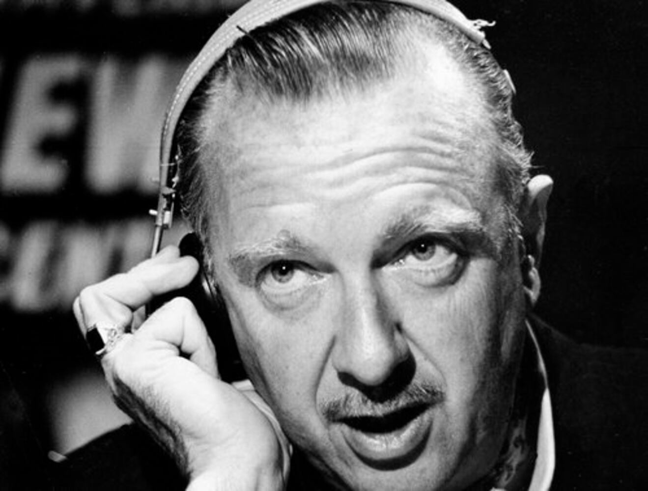Walter Cronkite: Veteran newsman dies