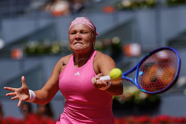 Russia's Diana Shnaider returns the ball against Iga Swiatek of Poland during the Madrid Open tennis tournament in Madrid, Spain, Tuesday, April 29, 2025. (AP Photo/Manu Fernandez)