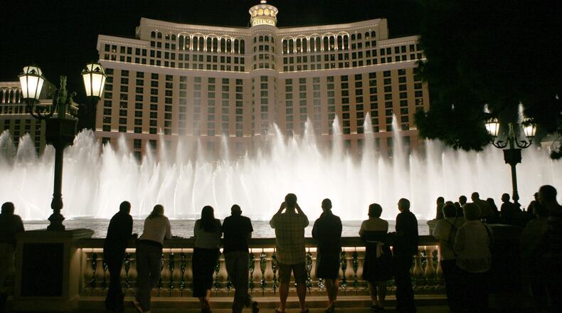 Tourists line up in front of the Bellagio in Las Vegas to watch the water show in an October 2007 file image. (Mark Boster/Los Angeles Times/TNS)