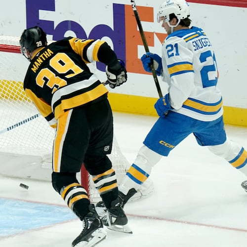 Pittsburgh Penguins' Anthony Mantha (39) scores next to St. Louis Blues' Jimmy Snuggerud (21) during the first period of an NHL hockey game, Monday, Oct. 27, 2025, in Pittsburgh. (AP Photo/Matt Freed)