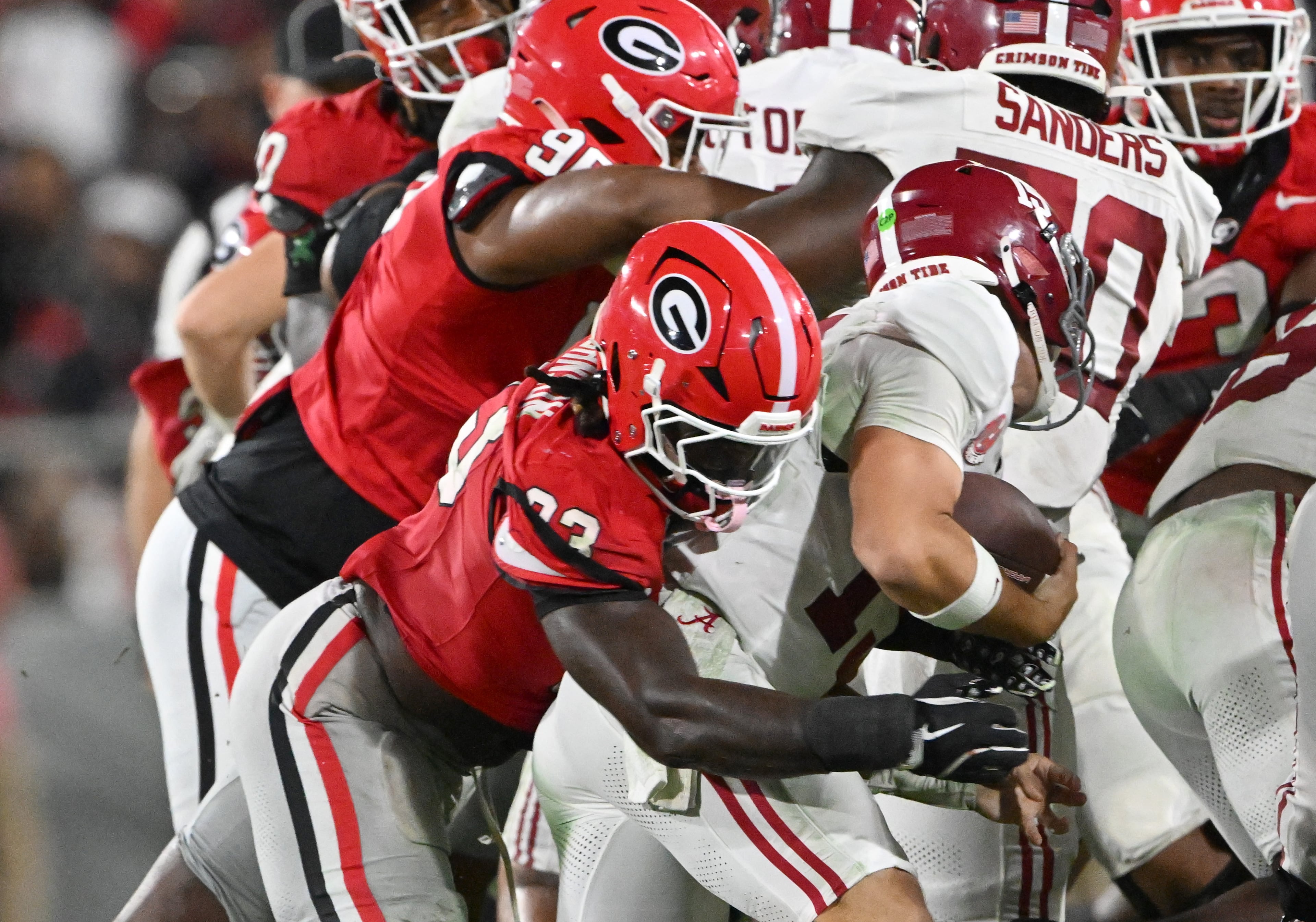 Georgia linebacker Quintavius Johnson (33) sacks Alabama quarterback Ty Simpson (15) during the second half in an NCAA football game at Sanford Stadium, Saturday, September 27, 2025, in Athens. Alabama won 24-21 over Georgia. (Hyosub Shin / AJC)
