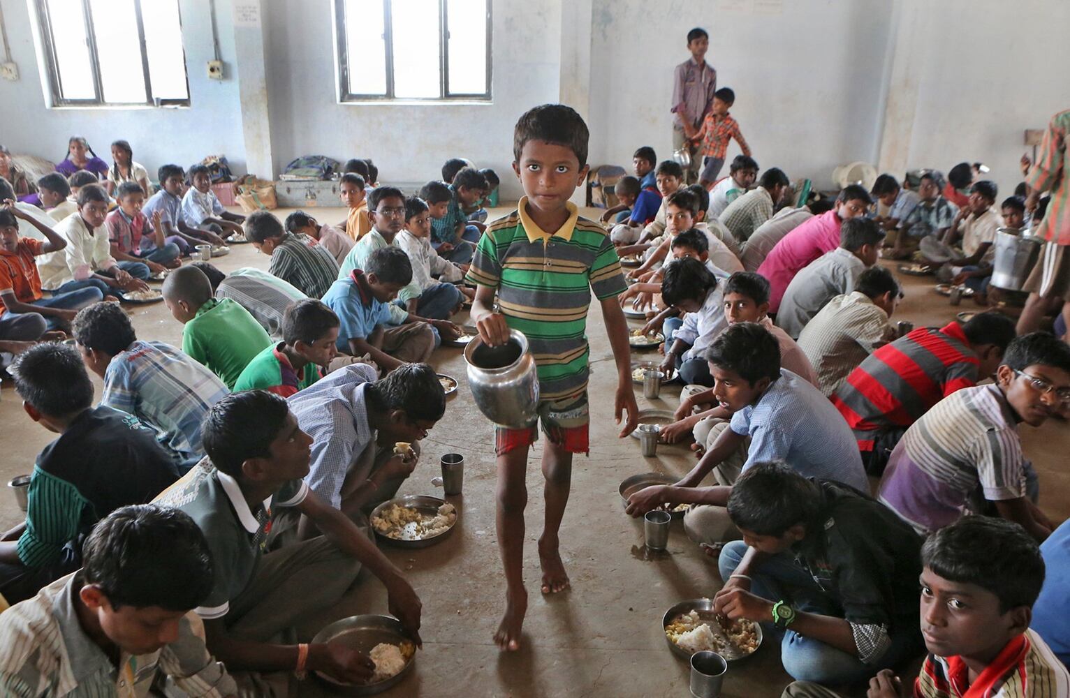 Lunchtime at schools in different countries