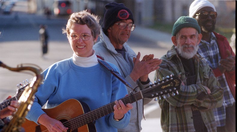 Murphy Davis leads a gathering in song outside of the Atlanta City Detention Center where they had gathered for a worship service. Behind her (left to right) Ralph Dukes, Ed Potts and Tony Johnson. (AJC Photo/Jonathan Davis) 4/96