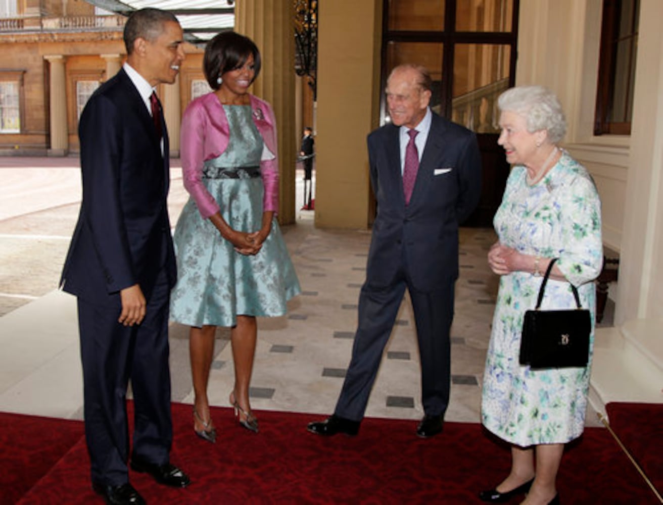 Obamas visit Buckingham Palace
