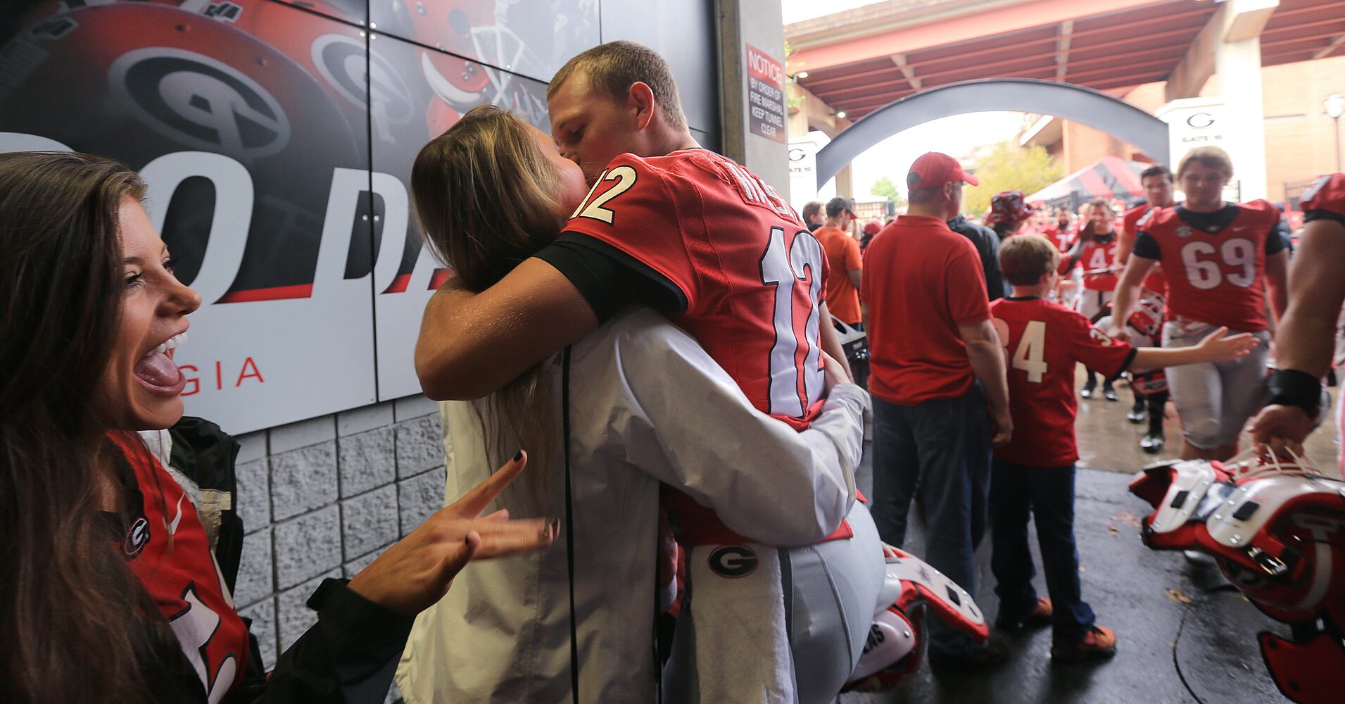 Give a wet one - It's International Kissing Day!