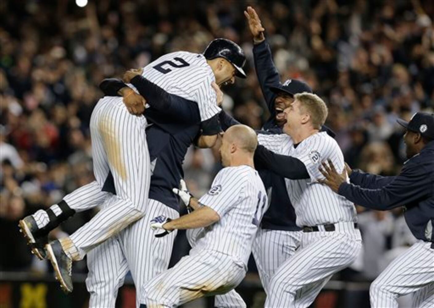 Jeter comes through in stirring farewell to NY