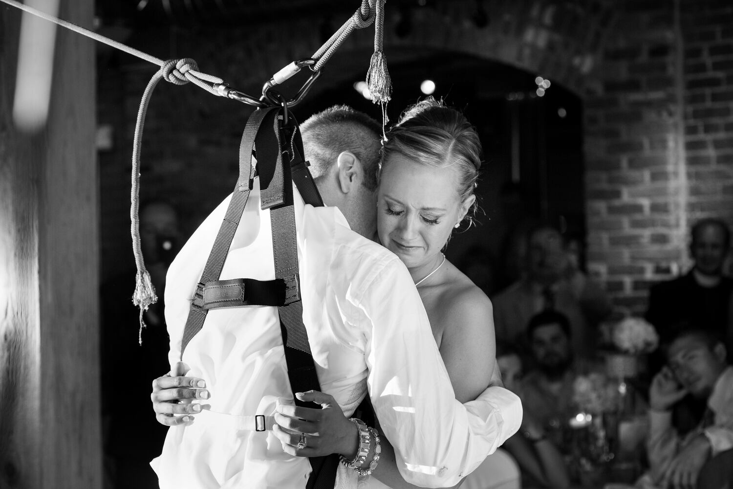 Paraplegic veteran surprises bride by standing for first dance