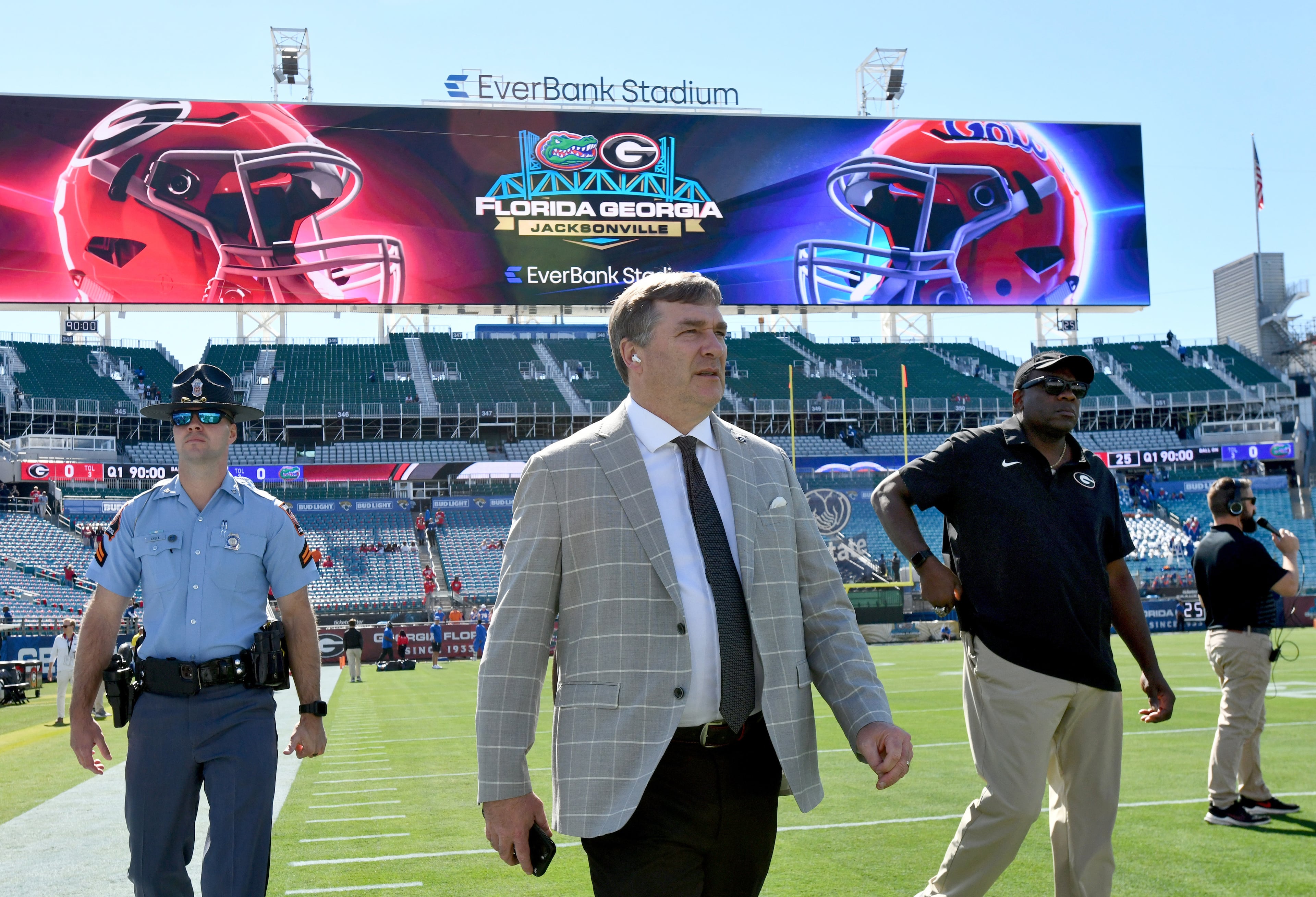 Georgia head coach Kirby Smart walks on the football field as he arrives prior to an NCAA football game between Georgia and Florida at EverBank Stadium, Saturday, November 1, 2025, Jacksonville, Fla. (Hyosub Shin / AJC)
