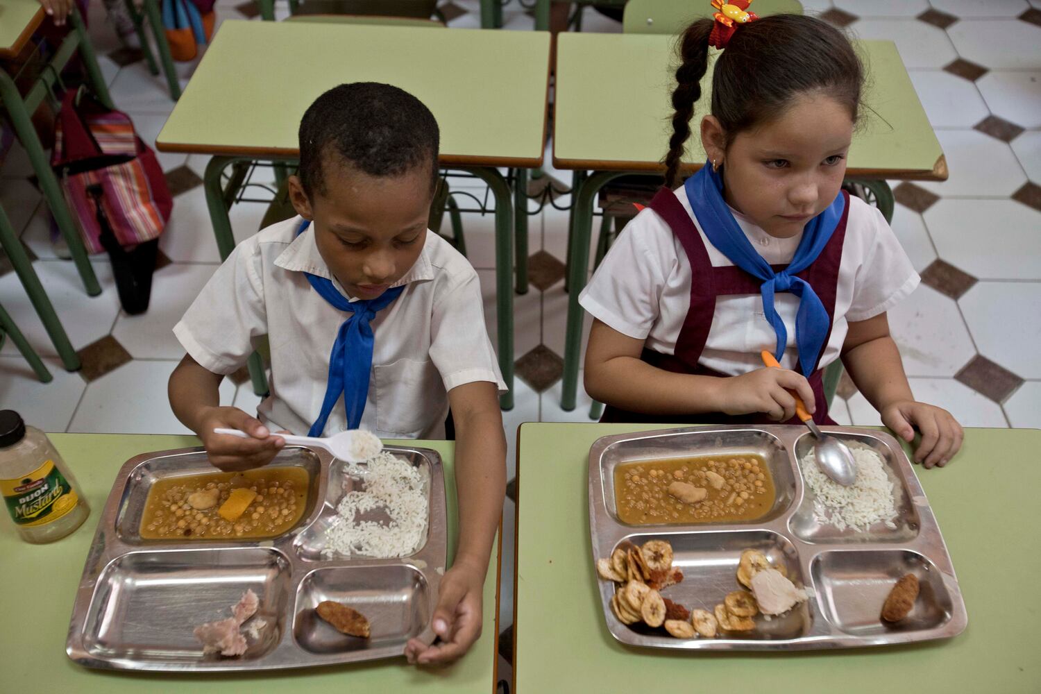 Lunchtime at schools in different countries