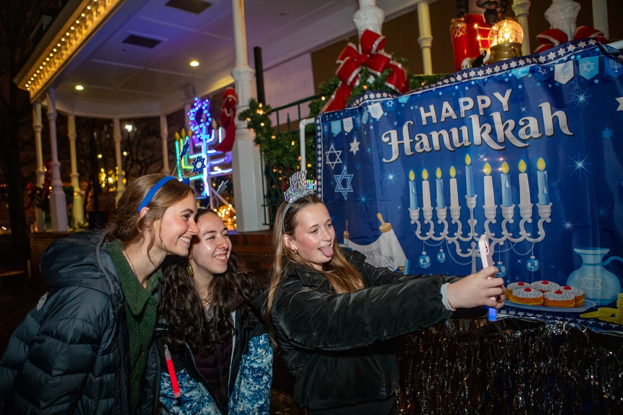 Congregation Ner Tamid hosts a menorah lighting on the fifth night of Hanukkah in Marietta Square on Saturday, Dec 28, 2024. The Kennesaw-based temple will host a menorah lighting for the 11th time in the square this year. (Jenni Girtman for the AJC)