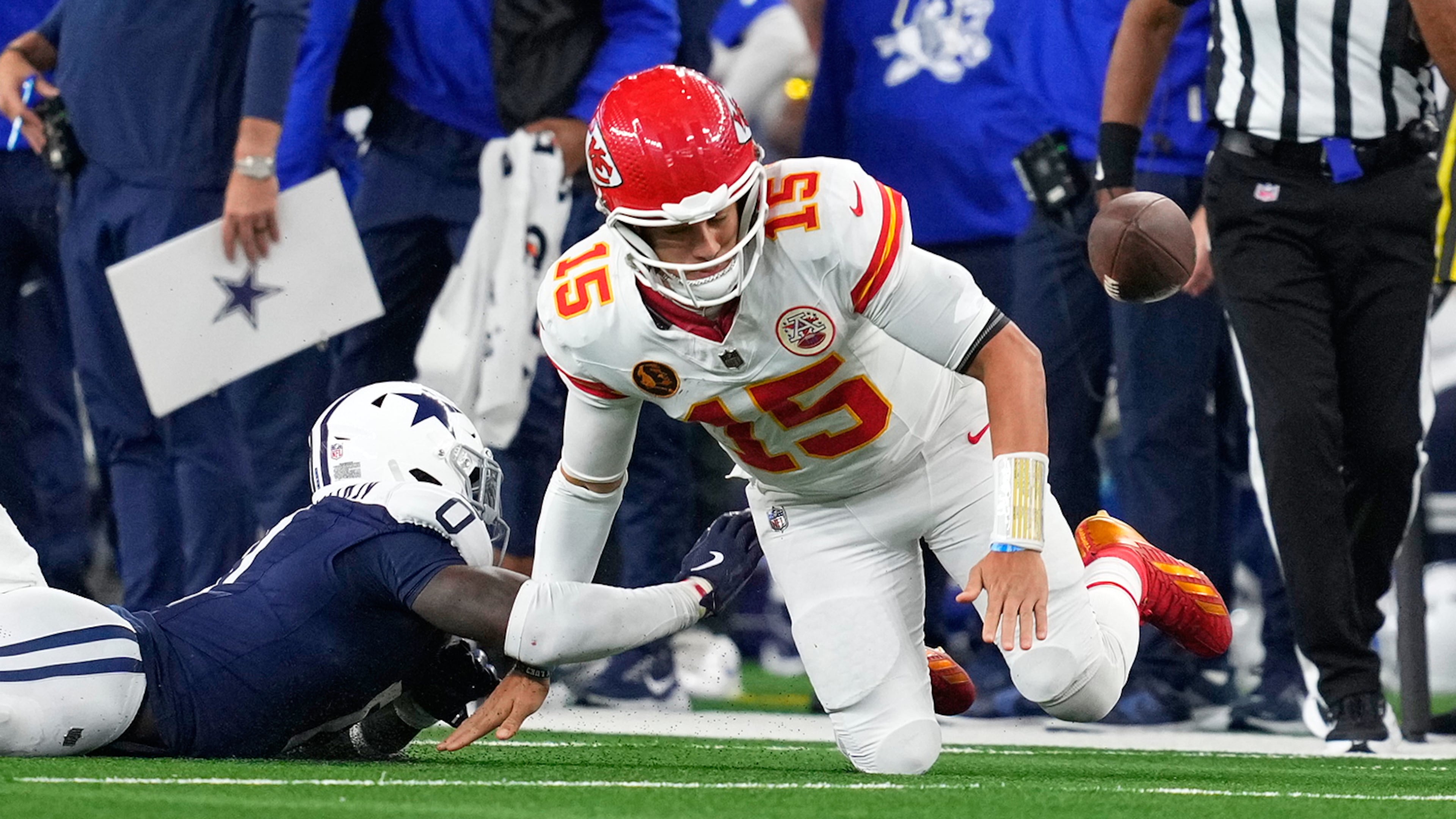 Dallas Cowboys linebacker DeMarvion Overshown, left, knocks the ball out of bounds away from Kansas City Chiefs quarterback Patrick Mahomes during the first half of an NFL football game Thursday, Nov. 27, 2025, in Arlington, Texas. (AP Photo/Tony Gutierrez)