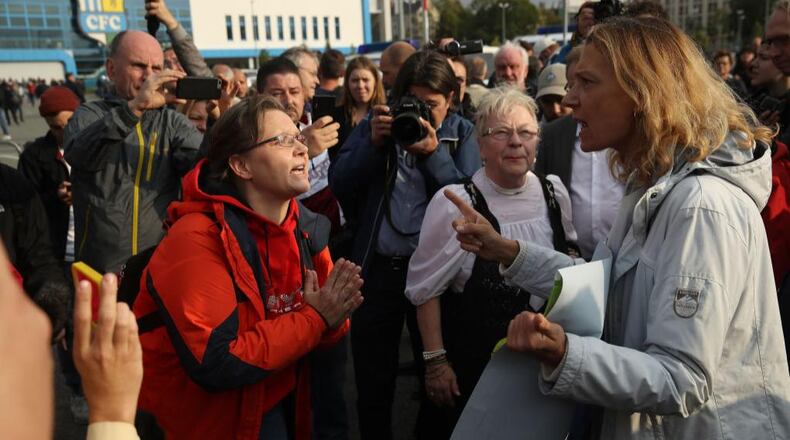 Are these people arguing about whether an internet picture depicts a beach or door? People have strong opinions on both sides of the question.