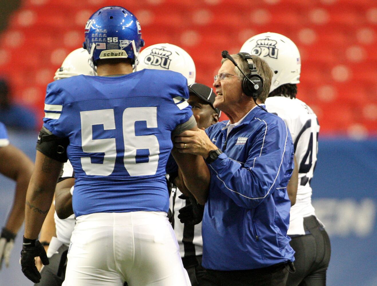 Curry, seniors honored in season's final home game