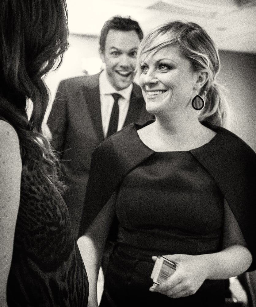 Joel McHale photobombs Maya Rudolph and Amy Poehler