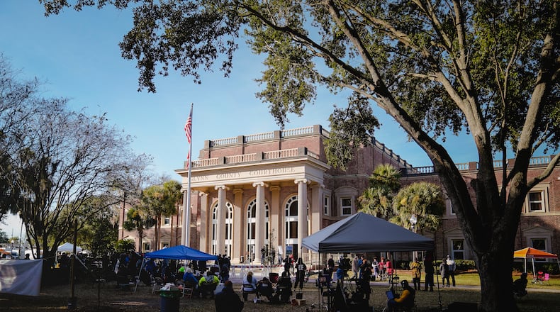 Demonstrators and reporters wait outside the Glynn County Courthouse as the jury deliberates in Brunswick, Ga., Nov. 23, 2021. Jurors are deciding the fate of the three men accused of murdering Ahmaud Arbery near Brunswick, Ga., in February 2020. (Nicole Craine/The New York Times)
