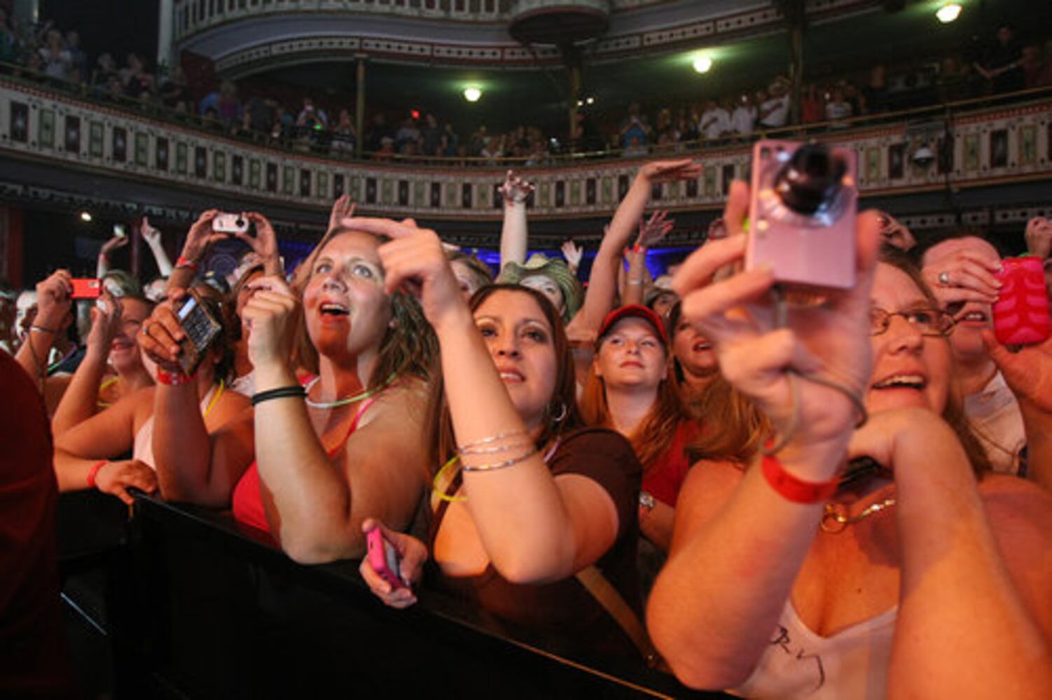 Dierks Bentley plays free Tabernacle concert