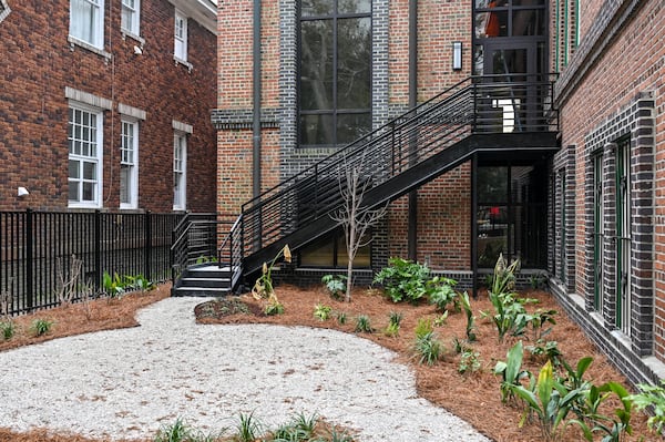 A landscaped courtyard was added next to the library's east wing addition. (Sarah Peacock for AJC)