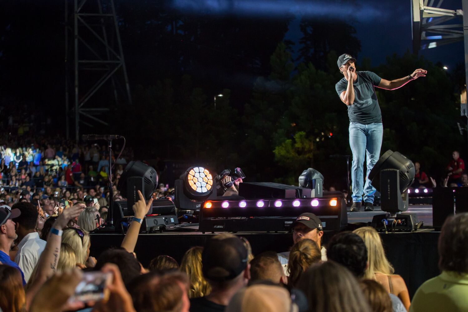 Luke Bryan at Verizon Amphitheatre