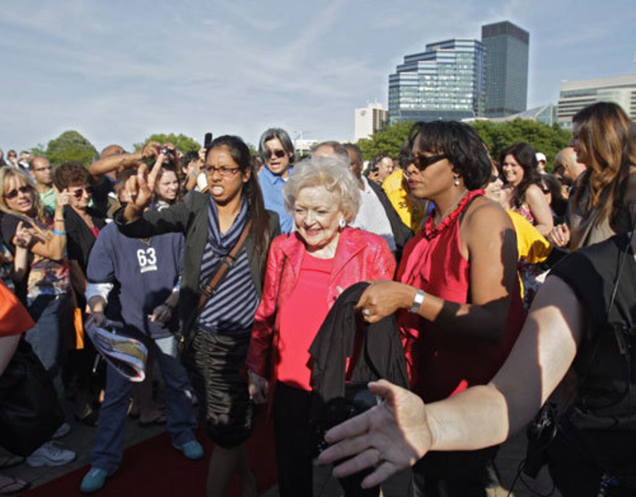 Hot in Cleveland' visits Cleveland