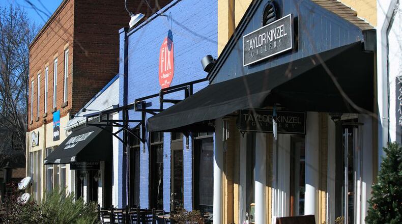 Shops and restaurants at Elizabeth Way and Canton Street in the Roswell Historic District.  AJC FILE.