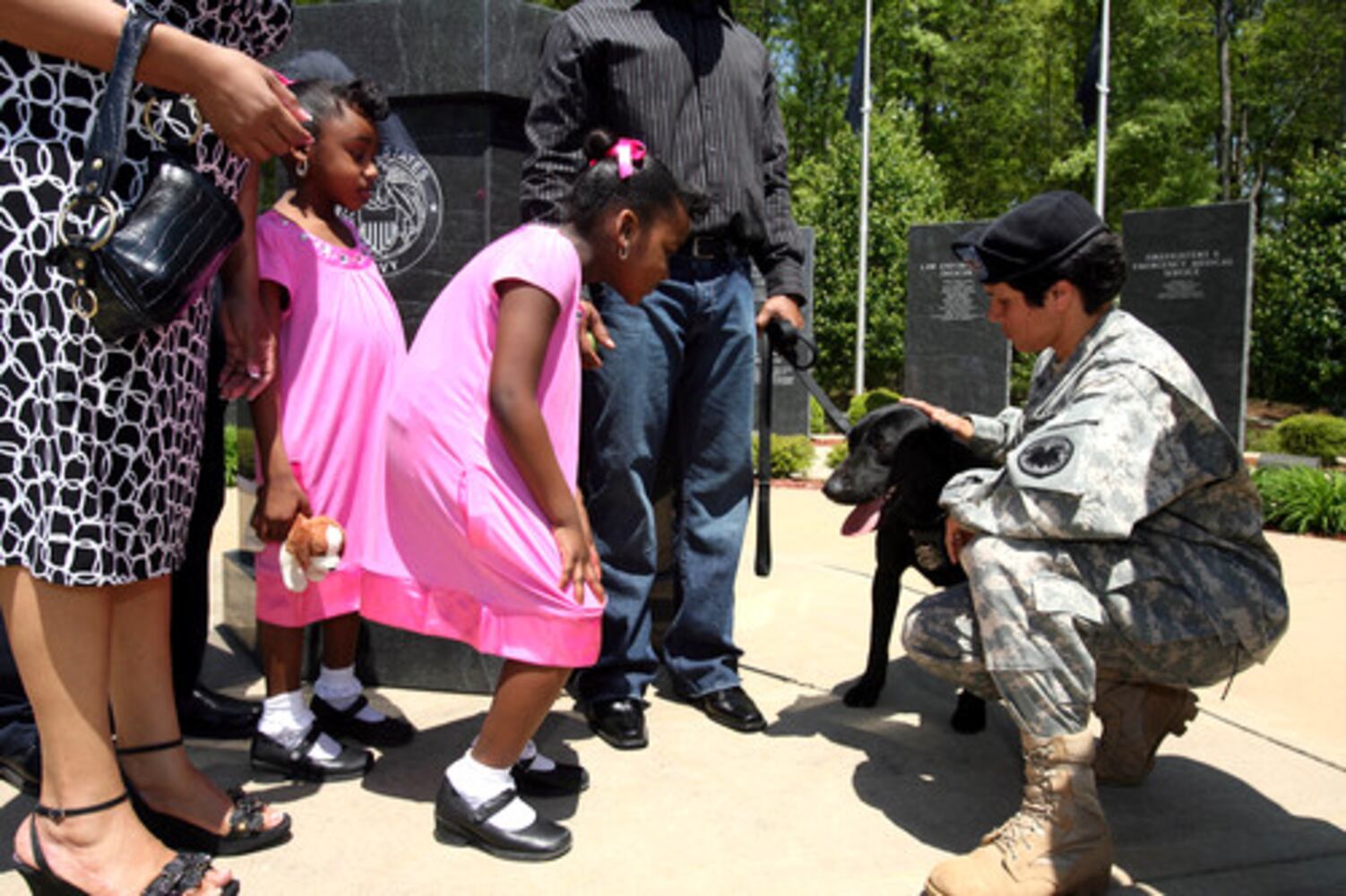 In tribute, an Army dog comes home