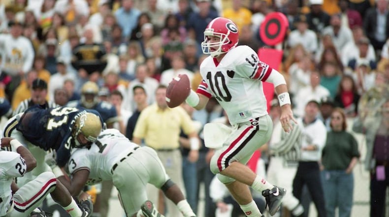 Georgia QB Eric Zeier considers running against Georgia Tech in 1991. (AJC file photo)