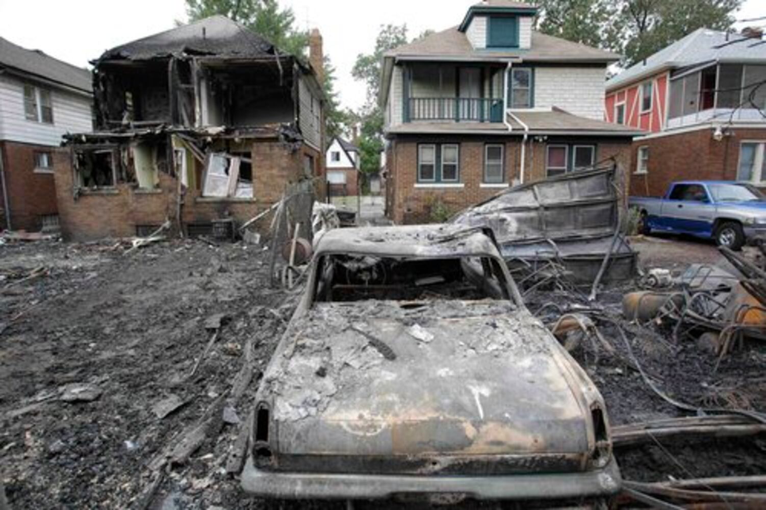 Winds push fires through dozens of Detroit homes