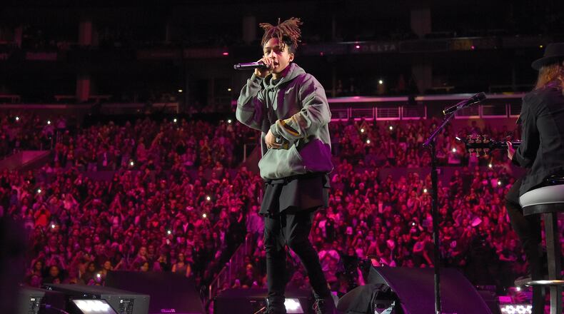 LOS ANGELES, CA - NOVEMBER 13: Singer/songwriter Justin Bieber performs actor Jaden Smith and musician Dan Kanter onstage during An Evening With Justin Bieber at Staples Center on November 13, 2015 in Los Angeles, California. (Photo by Jason Merritt/Getty Images for Universal Music)
