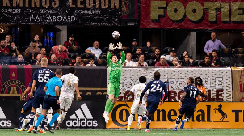 Atlanta United goalkeeper Brad Guzan (1) goes up for the ball against NYCFC Wednesday, Oct. 20, 2021, at Mercedes-Benz Stadium in Atlanta. (Jacob Gonzalez/Atlanta United)