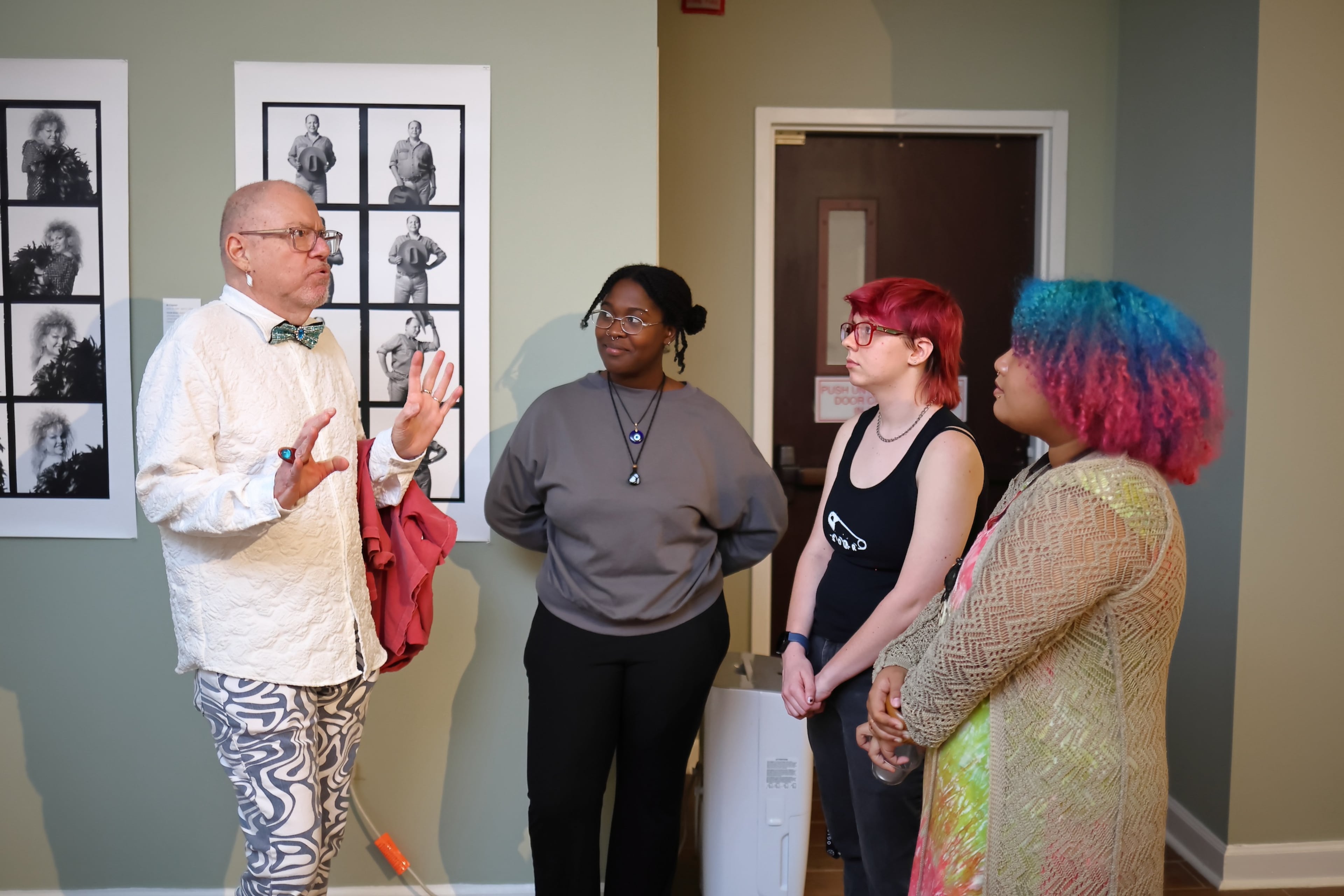 Atlanta artist and performer Rosser Shymanski, a camera subject of Al Clayton's in the 1980s, speaks to Oglethorpe University students at the opening of "Al Clayton Photography: Lost and Found." (Courtesy of Oglethorpe University Museum of Art/Henry Bradley)