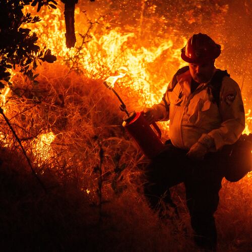 Fire crews conduct a firing operation to control the Sandy Fire Monday, May 18, 2026, in Simi Valley, Calif. (AP Photo/Ethan Swope)
